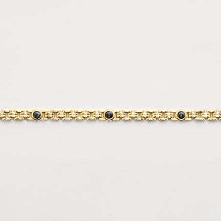 Bracelet featuring geometric links alternating wit