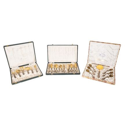 Set aus drei Etuis mit gemischtem Besteck aus vers