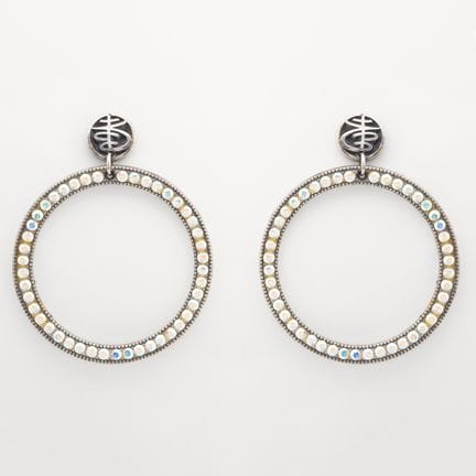 Lange Ohrringe in kreisförmigem Design aus Silber 