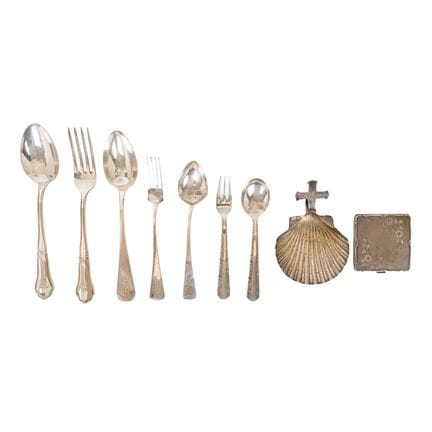 Set aus neun verschiedenen Stücken aus gestempelte