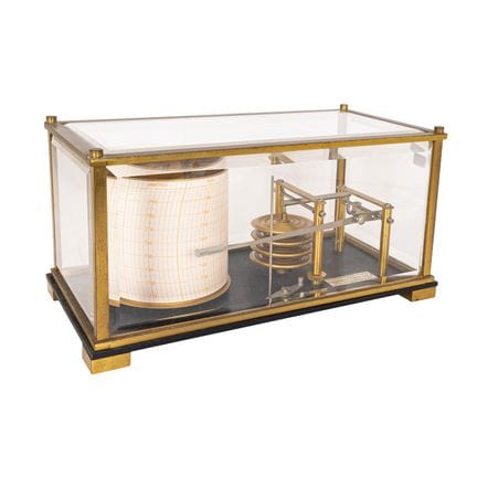 Barograph zur Messung des Luftdrucks, ausgestellt 