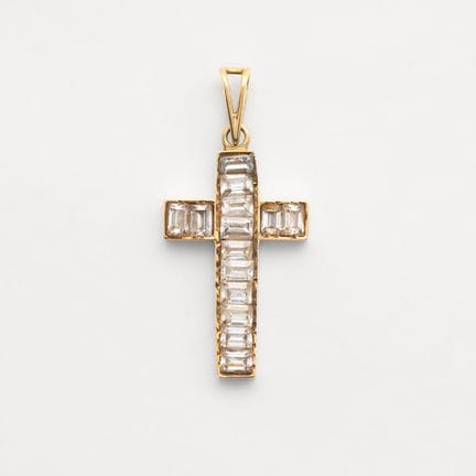 Gold cross-design pendant with baguette-cut cubic 