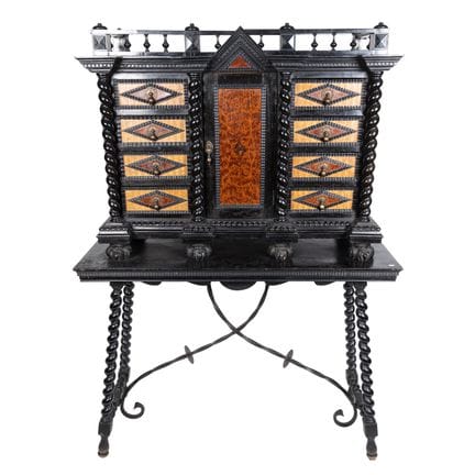 Spanischer Schrank aus ebonisiertem Holz, ca. 19. 