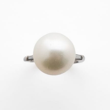 White gold ring with a 13.5 mm Australian cultured