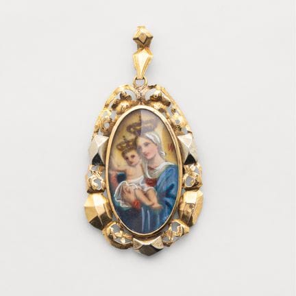 Devotional medal pendant in two-tone gold and enam