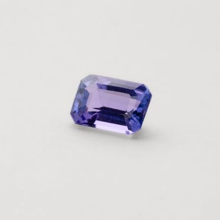 Emerald cut blue tanzanite 11 x 8 mm.
Weight: 4.46