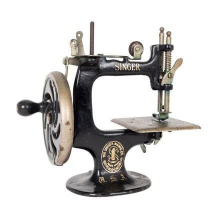 Kindernähmaschine, Modell SINGER Nr. 20, aus lacki