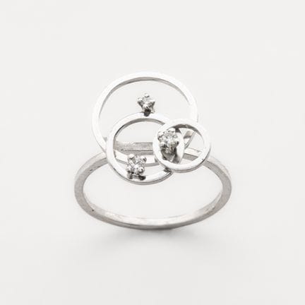 White gold ring featuring three openwork circles, 