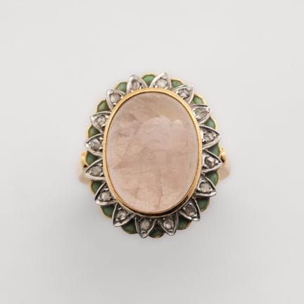 Gold ring with platinum accents, featuring a 14 x 