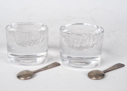 DAUM. 
Paire de salerons en cristal et leurs pelle