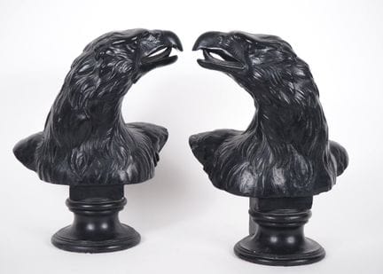 Pareja de sujetos de escayola lacada en negro sobr