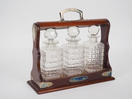 Cave à liqueur en bois, métal argenté et cristal, 