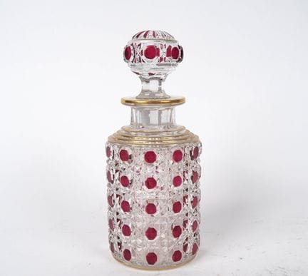 BACCARAT. 
Flacon en cristal bicolore à décor de c
