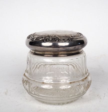 Bonbonnière en cristal gravé et argent, poinçon Mi
