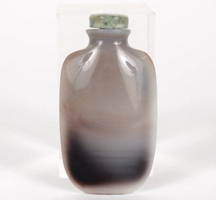 Cina, XX secolo
Snuff bottle in vetro piatto a for