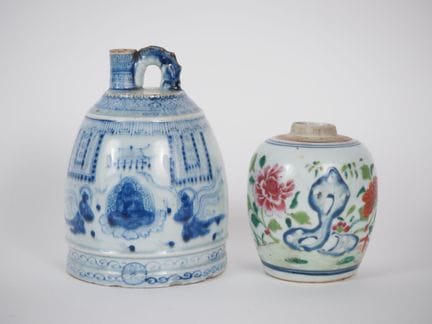 Cina, XIX secolo
Lotto composto da un piccolo vaso