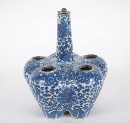 Cina, XIX secolo
Vaso da fiori in porcellana blu e