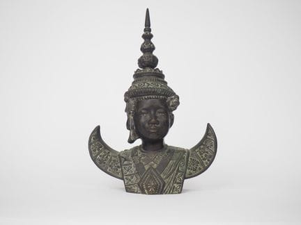 柬埔寨，约1930年
青铜群像，描绘了《罗摩衍那》中的一位舞者。
高37厘米