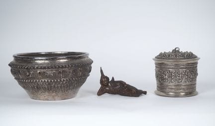 Burma, um 1900
Set bestehend aus einer Schale und 