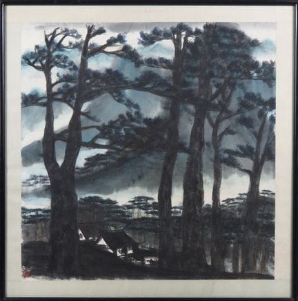 林风面
一幅重要的纸本水墨彩画，描绘了高耸的滨海松树，俯瞰着河畔的小屋。 背景中是群山，山间雾气正逐