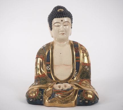 Japon, vers 1900
Bouddha en faïence de Satsuma. 
H