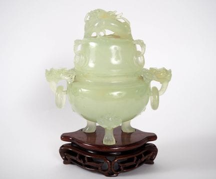 Cina, XX secolo
Vaso a tre piedi con coperchio in 