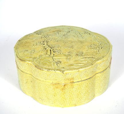 Cina, periodo Qing
Scatola con coperchio a forma d
