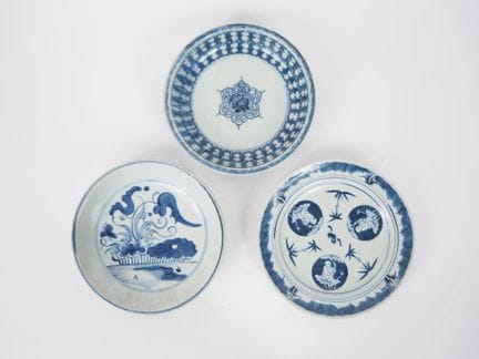 Cina, XIX secolo 
Set di tre piatti in porcellana 