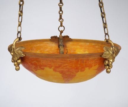 FRENCH GLASS.
"Tortue" pendant lamp, made of orang