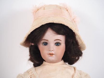 Bébé Bru période SFBJ, dans une boîte Bru marchand