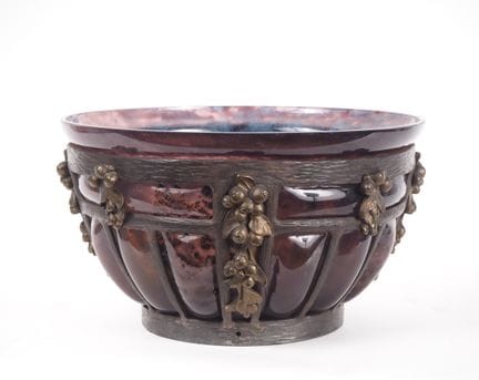 DAUM AND MAJORELLE. 
Large bowl made of aubergine-
