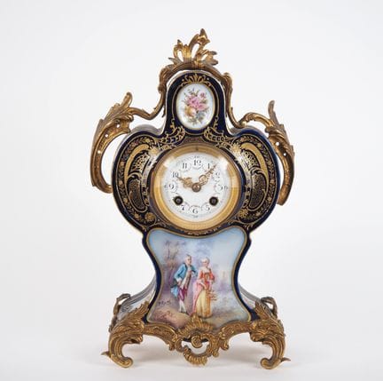 Cartel 1900 de style Louis XV en porcelaine, à déc