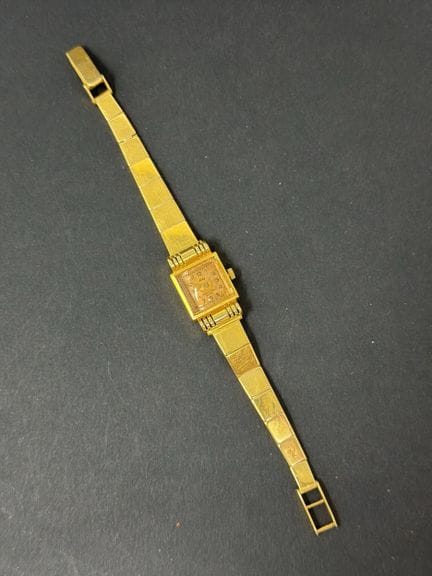 Orologio da polso da donna quadrato in oro giallo 