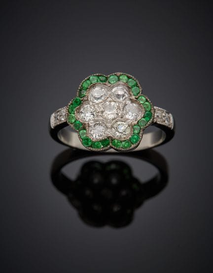 ANELLO "fiore" in oro bianco (750‰) con diamanti t