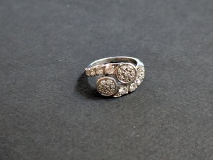 ANELLO  "toi et moi" sinuoso in oro bianco (750‰) 