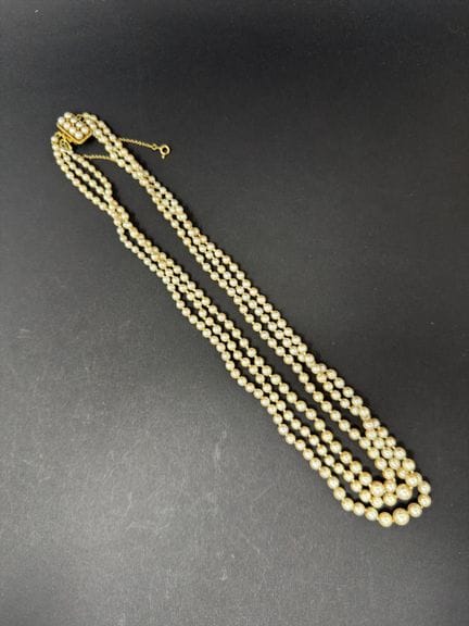 Collana a tre fili di perle coltivate a cascata (d