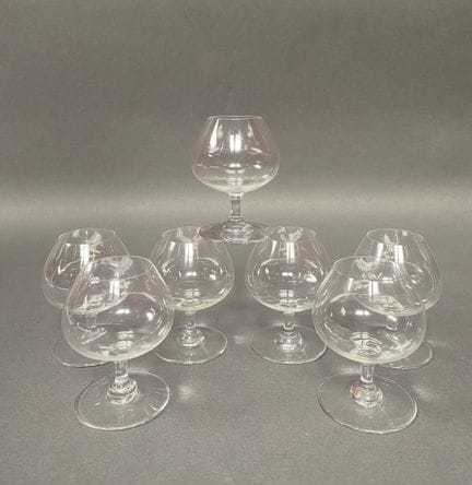 BACCARAT. SEVEN small cognac glasses. Height: 9 cm