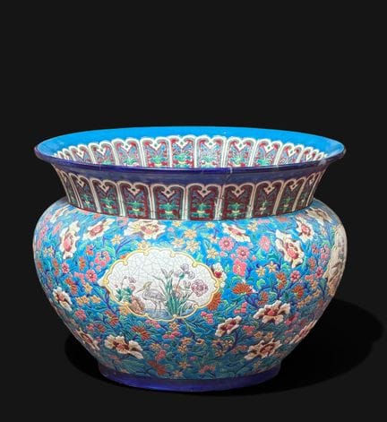 LONGWY. Importante fioriera in maiolica smaltata e