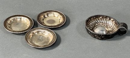 Un tastevin in argento 950 mil con decorazione a g