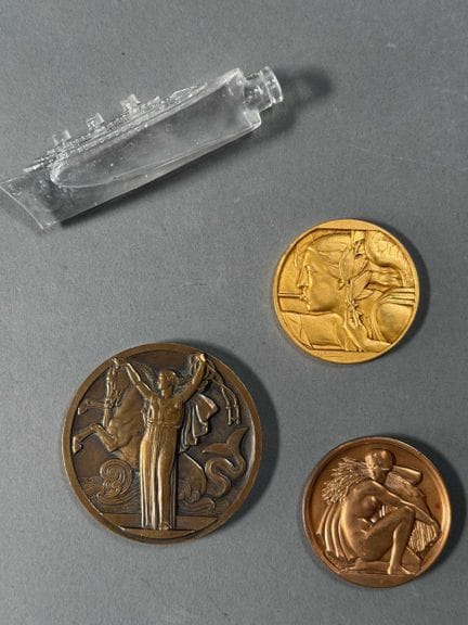 Set di tre MEDAGLIE in bronzo con patina da medagl