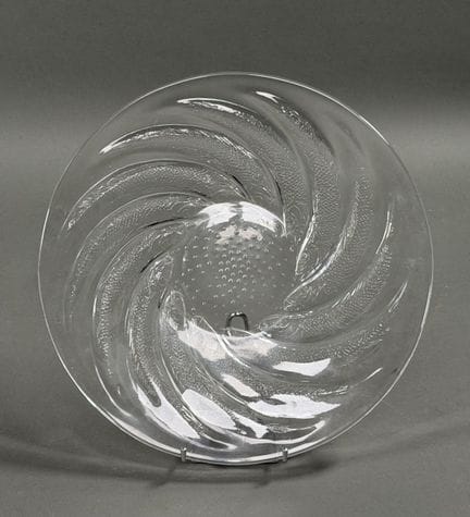 R. LALIQUE FRANCE. Runde Schale aus gepresstem Gla