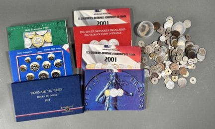 Set di monete comuni francesi, per lo più franchi,