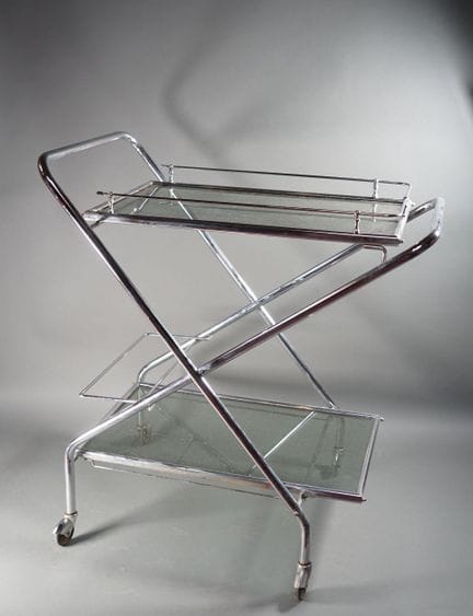 Mesa auxiliar plegable de metal cromado y cristal 