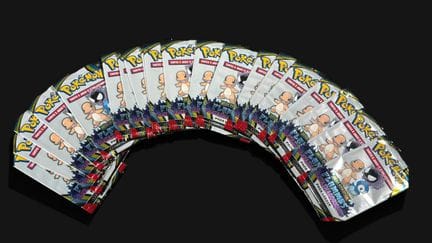 POKÉMON. Set da 20 pacchetti da collezione "Fiamme
