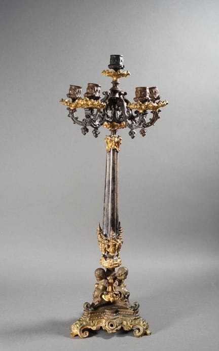 CANDELABRO de seis luces, de bronce con doble páti