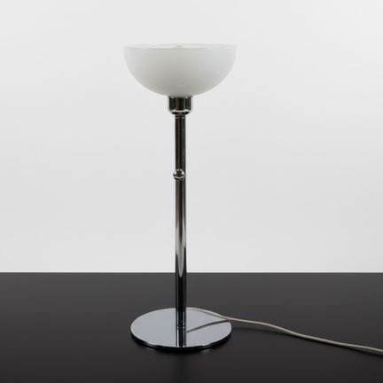 Lampada da tavolo in stile modernista in metallo e