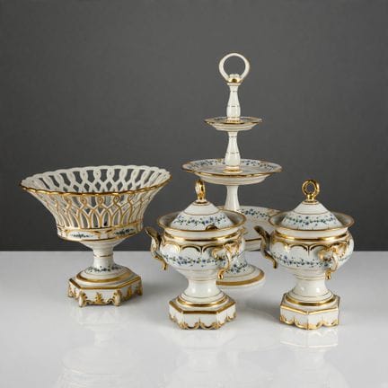 Tischgeschirr-Set (Formteile) aus Porzellan mit Ve