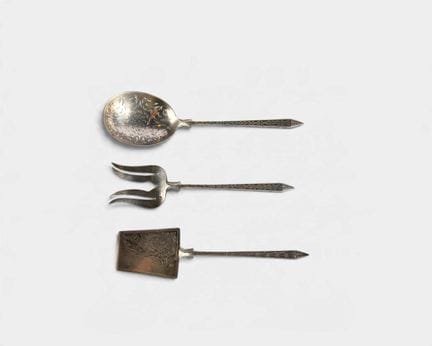 Dessertbesteckset mit stilisiertem Motiv aus 950er
