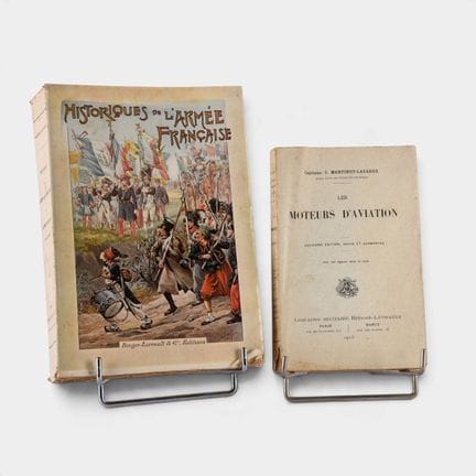 [MILITARIA]
Zwei Bücher in Broschur, bestehend aus