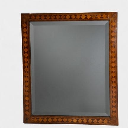 Miroir rectangulaire à décor marqueté de damier
XI